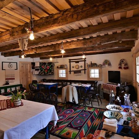 Iz De Maramures Rural Hotel (Adults Only) Surdesti  외부 사진